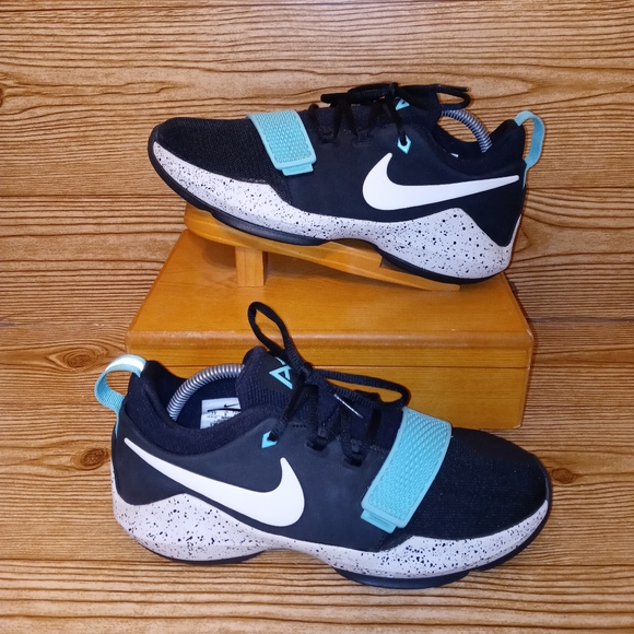 Pre-owned 2017 nike PG 1